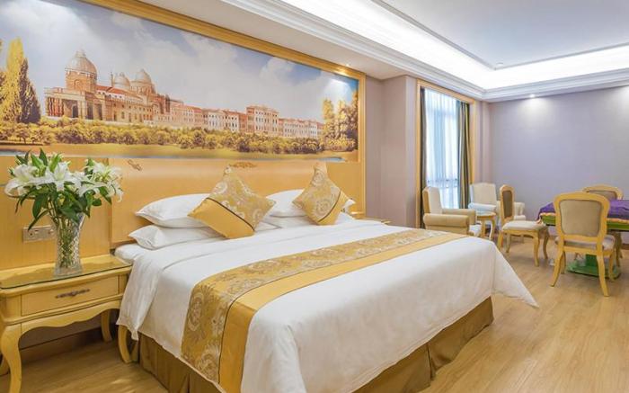 Vienna Hotel Guangxi Nanning Nanhu Park Minzu Square Metro Station