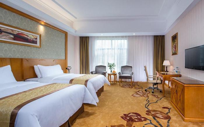 Vienna Hotel Guangdong Heyuan Shili East Bank High-Speed Railway Station