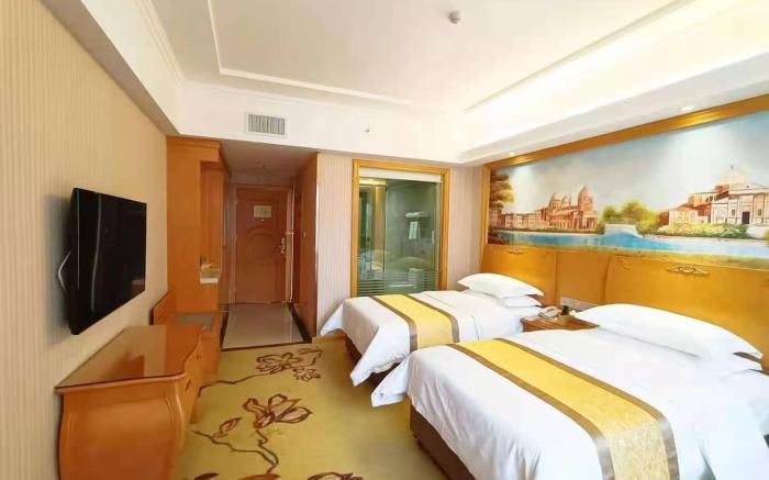 Vienna Hotel Qinghai Xining Deling Halu City East Wanda Plaza