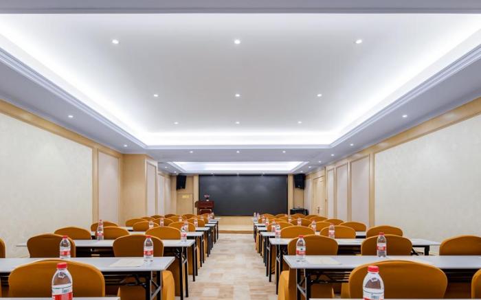 Vienna Hotel Anhui Fuyang Funan Bailing Apartment