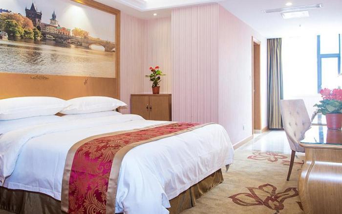 Vienna Hotel Wuhan Lingjiao Lake Wanda Metro Station