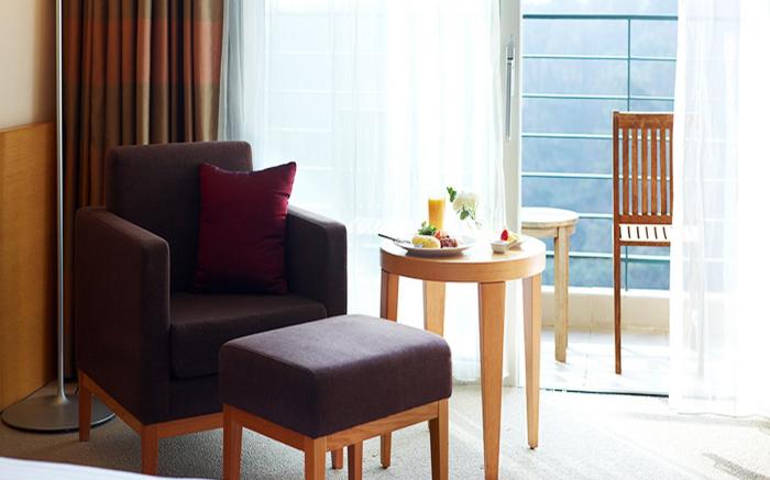 Rolling Hills Hotel