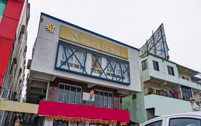 Collection O Royce Studios Near Pune Airport