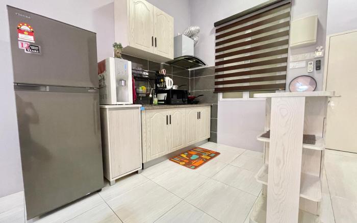 A Lovely Condo II with Sky Pool, 3R2B | 3-Minute Distance to Restaurants and Duty-Free Shops