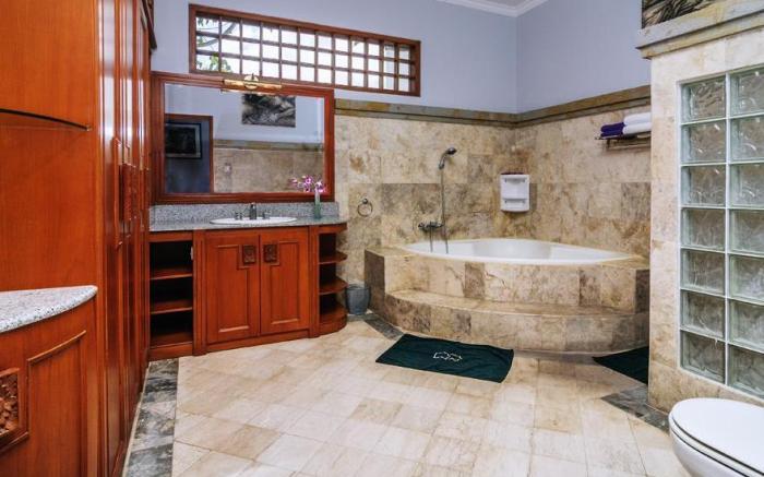 Laki Uma Villa - Male Only