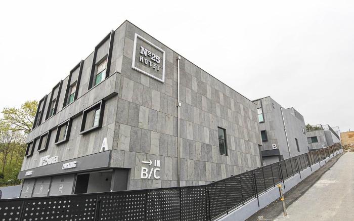 No.25 Drive-In Hotel Seojong
