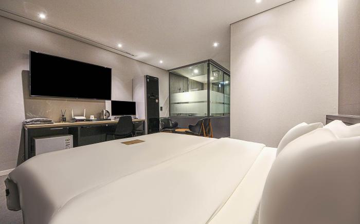 No.25 Drive-In Hotel Seojong