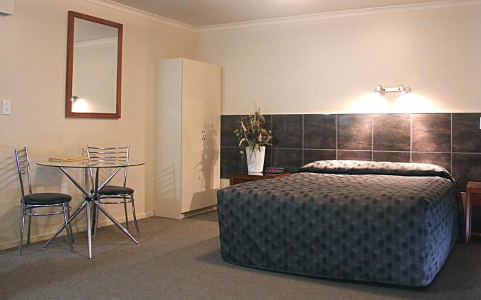 Admirals Motor Inn