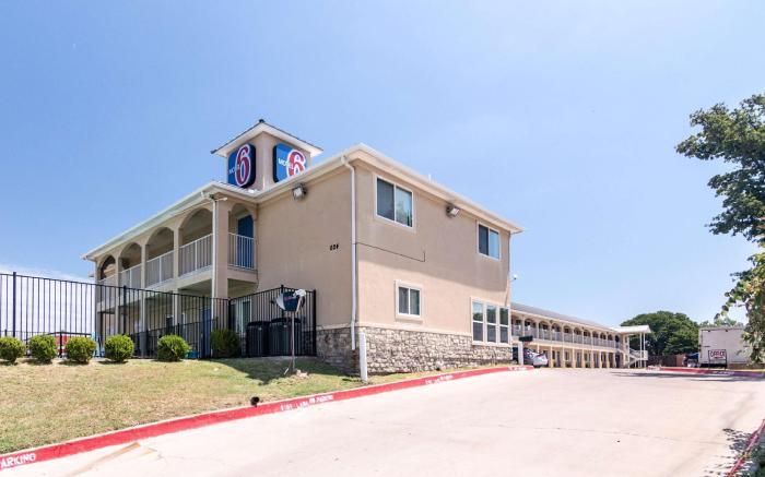 Motel 6 Azle, TX