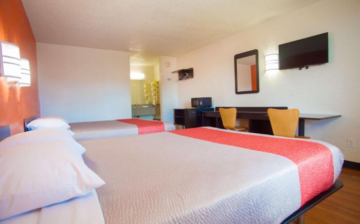 Motel 6 Corsicana, TX