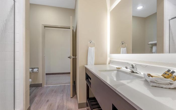 Best Western Plus Monica Royale Inn & Suites