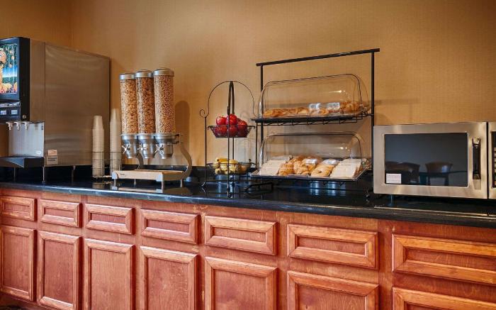 Best Western Cleveland Inn and Suites