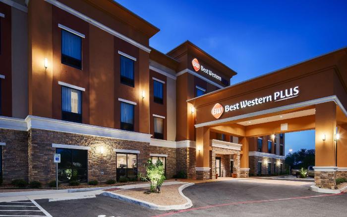 Best Western Plus Elmendorf Hotel / San Antonio Hotel