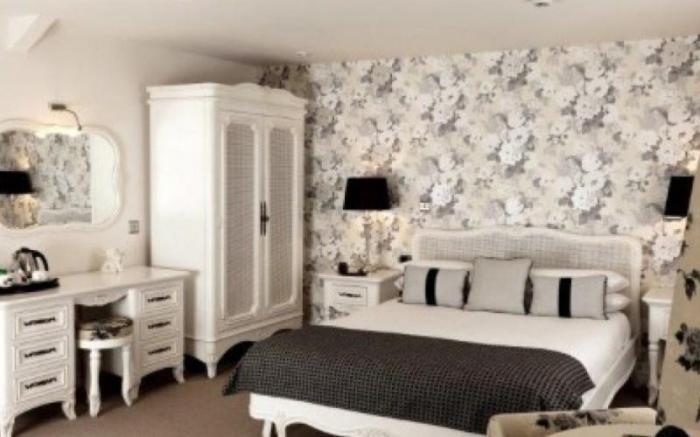 Gwesty'r Emlyn Hotel