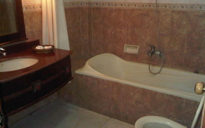 Larisae Setia Kawan Hotel