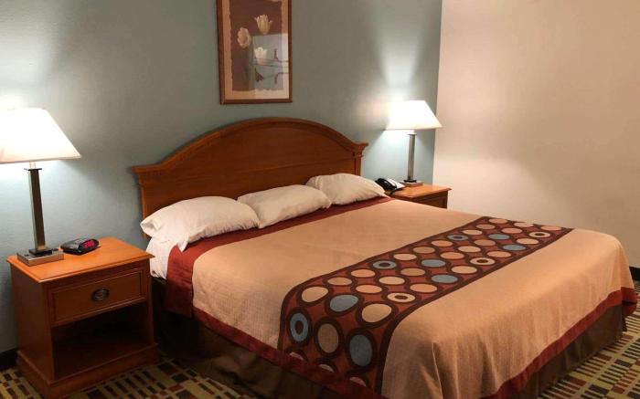 Super 8 By Wyndham Forney/East Dallas