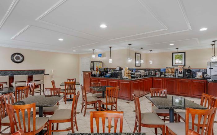 Best Western Pineywoods Inn