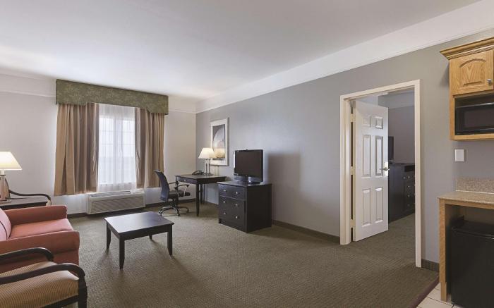 La Quinta Inn & Suites by Wyndham Deer Park