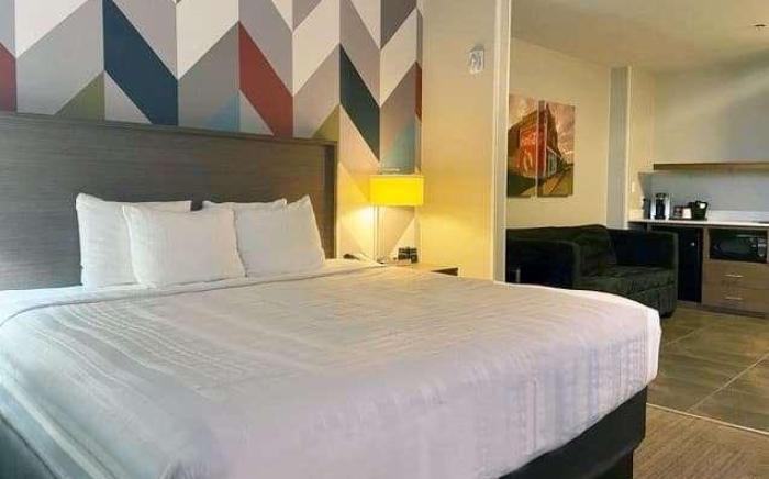 La Quinta Inn & Suites by Wyndham Tulsa Downtown/Route 66