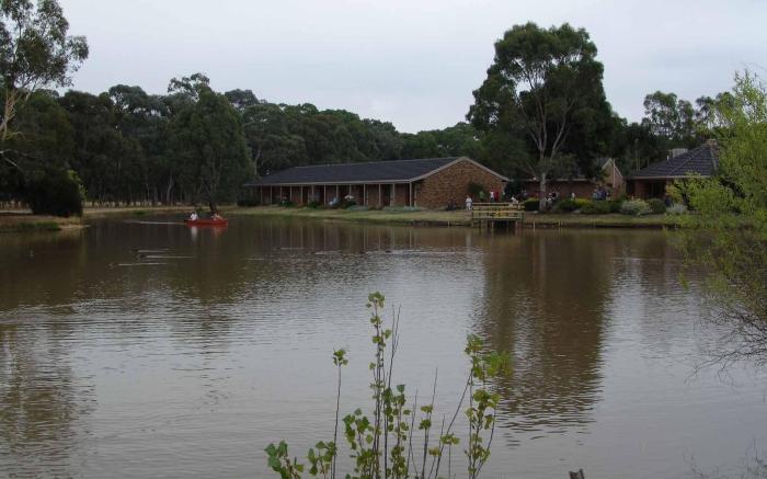 Magdala Motor Lodge & Lakeside Restaurant