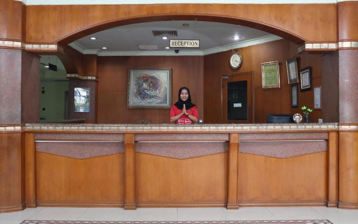 OYO 742 Mona Plaza Hotel