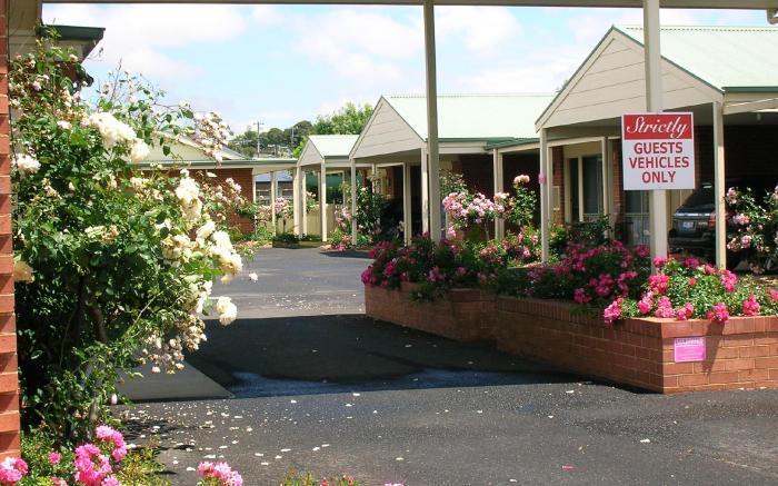 ROSE GARDEN MOTEL 