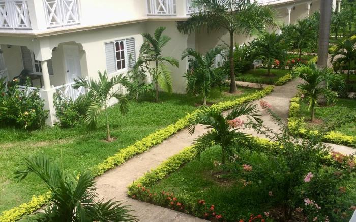 Coral Seas Beach Resort