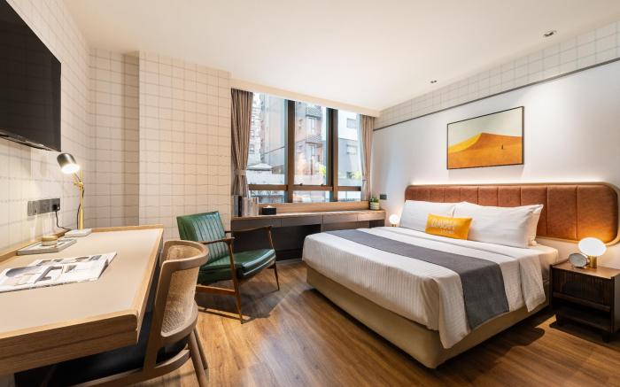 Dash Living on Hollywood