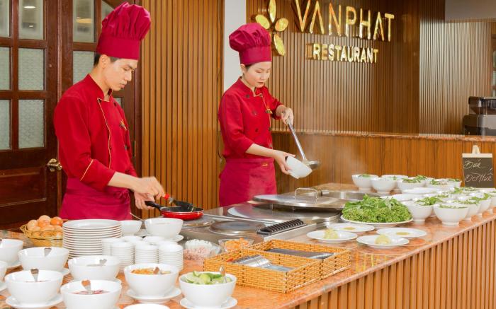 Van Phat Riverside Hotel