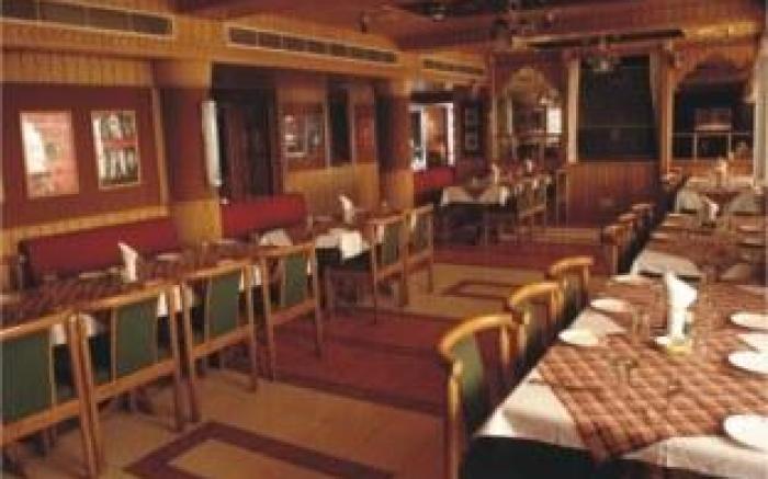 Snow King Retreat & Revolving Restaurant ,Cottages, Huts, Villas - Fagu Hill Top Kufri Shimla