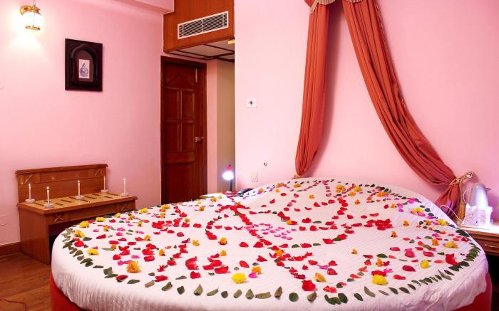 Snow King Retreat & Revolving Restaurant ,Cottages, Huts, Villas - Fagu Hill Top Kufri Shimla