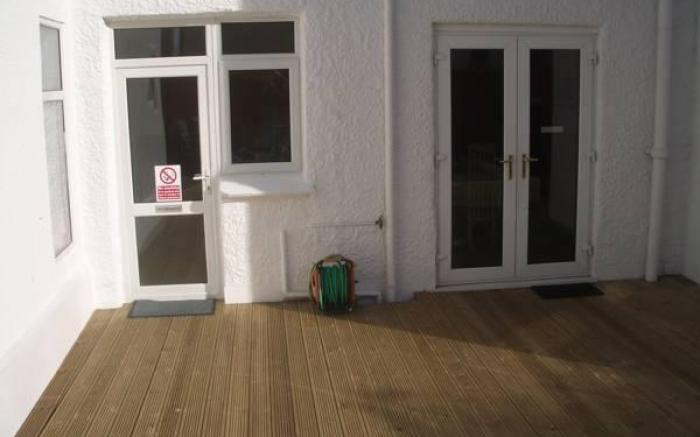 BARBIE HOUSE ,OPPOSITE The BEACH & PAIGNTON PIER , 2 Bedroom APARTMENT with Private Car space & Gard