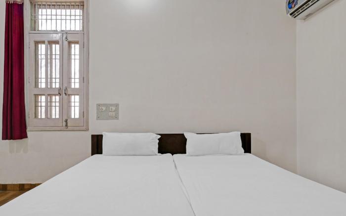 OYO 86320 Samrat Palace Guest House