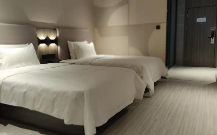 Hanting Hotel Fengqiu Dongfeng Road