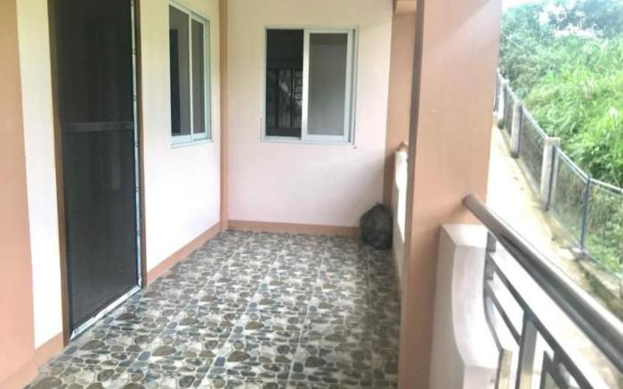 Elle's place (entire apartment with free parking)
