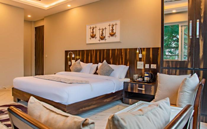 Majestic Pines || Mesmerising Hill View Full Villa