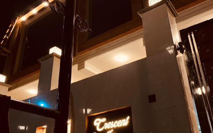CRESCENT INN