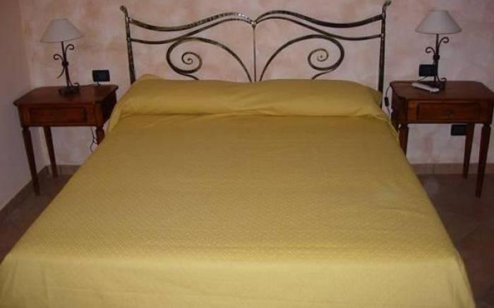 Angelucci Agriturismo con Camere e Agri Camping