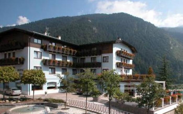 Ariston Lake View Hotel