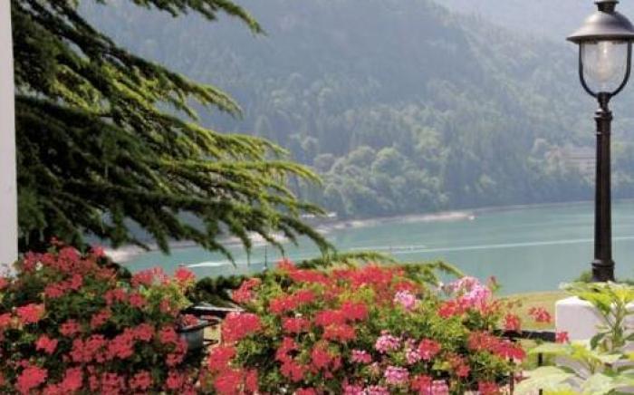 Ariston Lake View Hotel