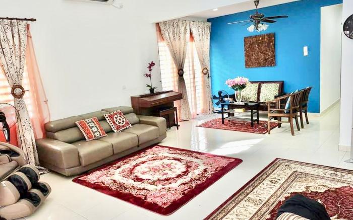 Spacious+Cozy House(10-15pax)