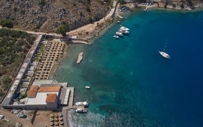 MANDRAKI BEACH RESORT