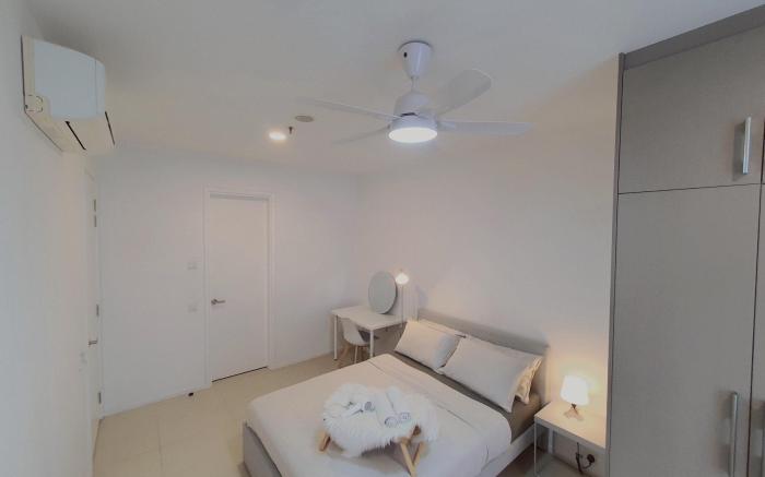 Arcoris Mont Kiara 004/2BR/1-4pax /WIFI & NETFLIX 