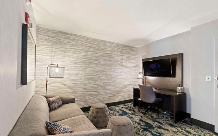 DoubleTree by Hilton Front Royal Blue Ridge Shadows