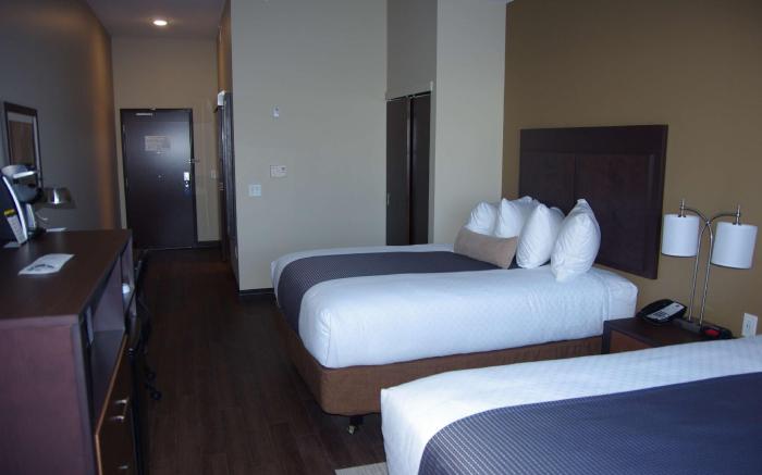 Best Western Plus Lacombe Inn & Suites