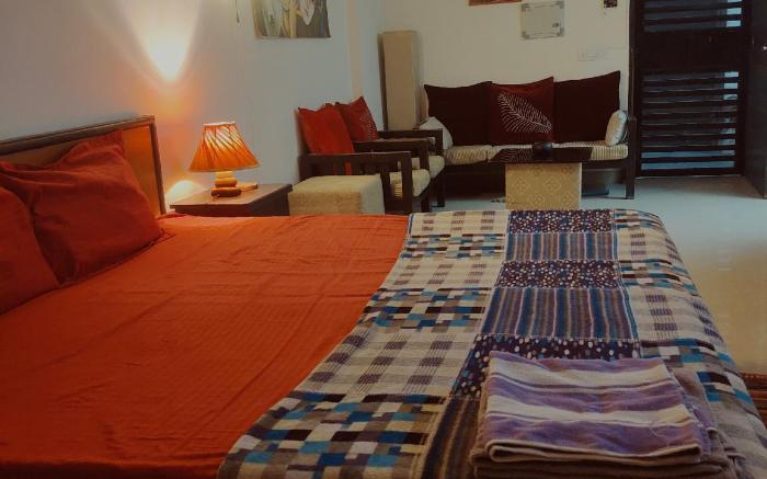 Varnika's Sunrise Day,Night and Hourly stay 