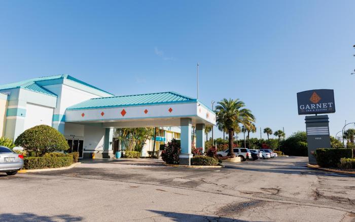 Garnet Inn & Suites