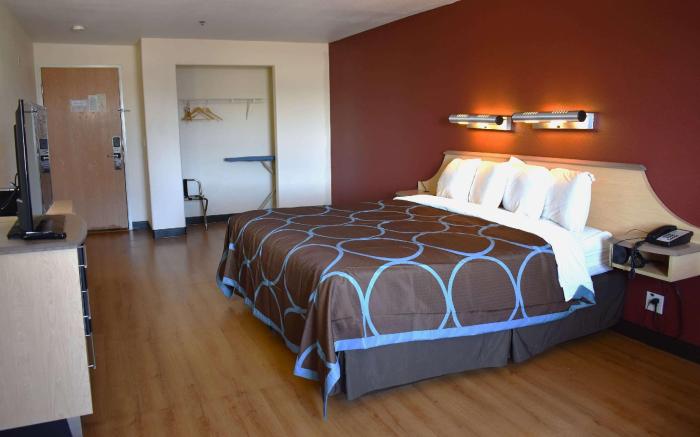 Super 8 by Wyndham New Braunfels I-35
