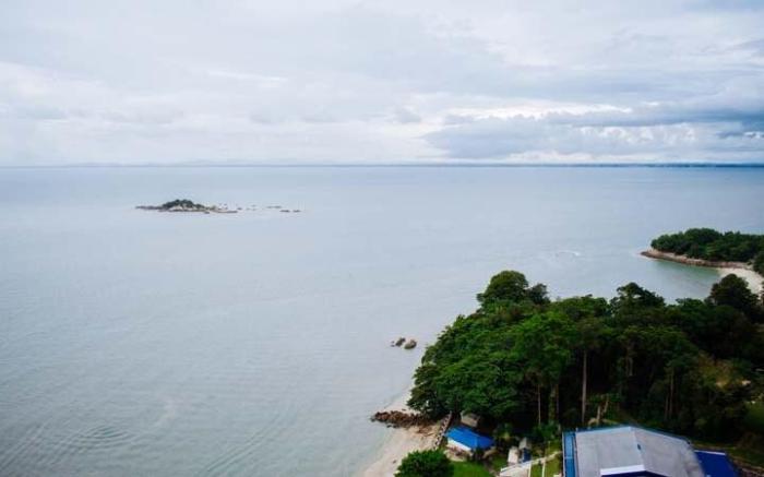 Lovely Sea View Suite 806 1BR & 1LR  by Veron