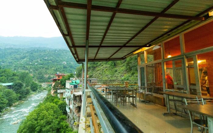 Hotel Mansarovar - Tirthan Valley